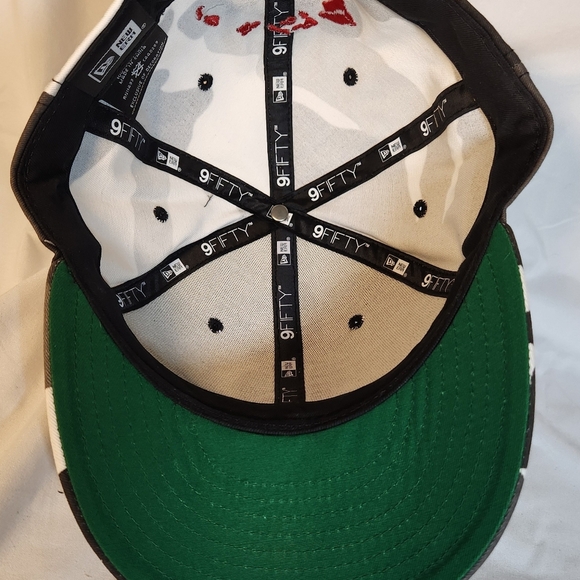 New Era 9Fifty Hawaiian Black Camo Snapback Trucker Hat - Picture 8 of 9